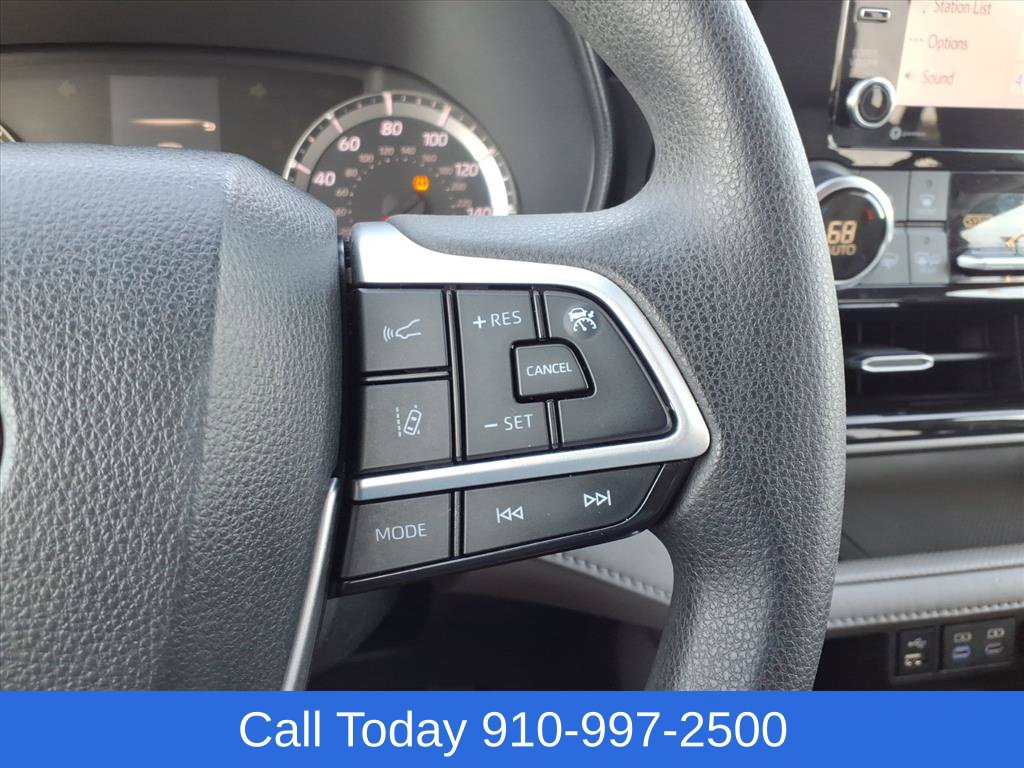 Used 2022 Toyota Highlander L FWD image 21
