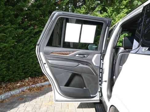 Used 2021 Cadillac Escalade Sport Platinum w/ Heavy-Duty Trailer Package image 33