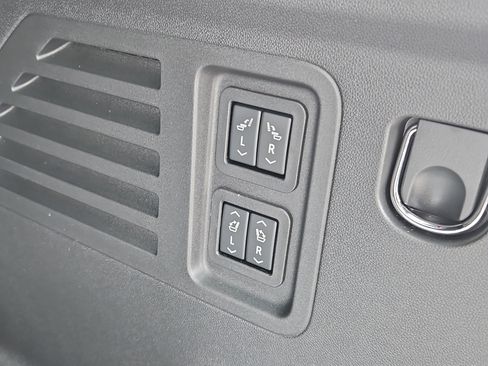 New 2026 Buick Enclave Sport Touring w/ Power Package image 9