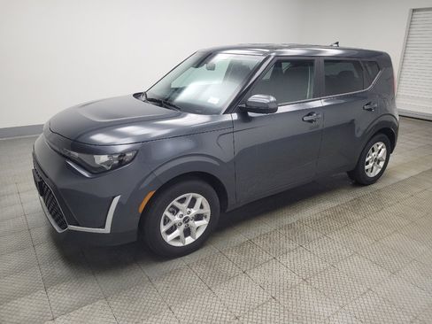 Used 2025 Kia Soul LX w/ LX Technology Package image 2