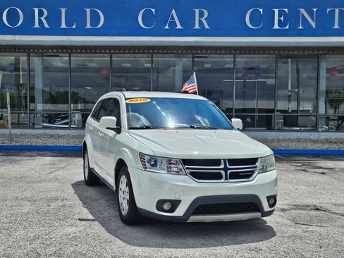 Used 2019 Dodge Journey SE w/ Connectivity Group FWD image 1