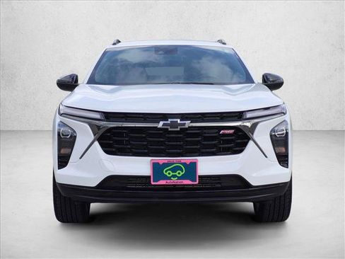 Used 2025 Chevrolet Trax RS w/ Driver Confidence Package FWD image 2