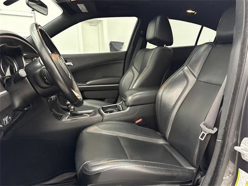 Used 2019 Dodge Charger SXT image 12