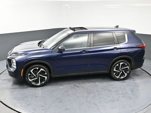Used 2023 Mitsubishi Outlander SE image 48