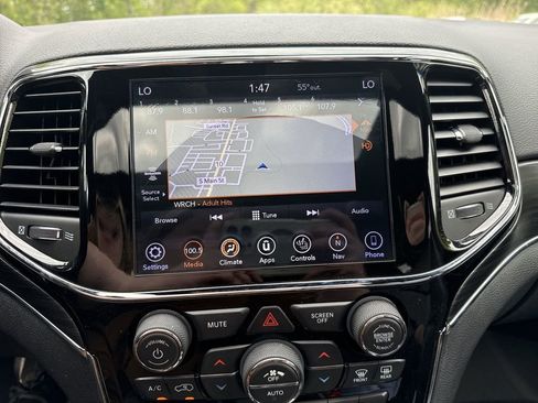 Used 2019 Jeep Grand Cherokee Limited AWD/4WD image 16