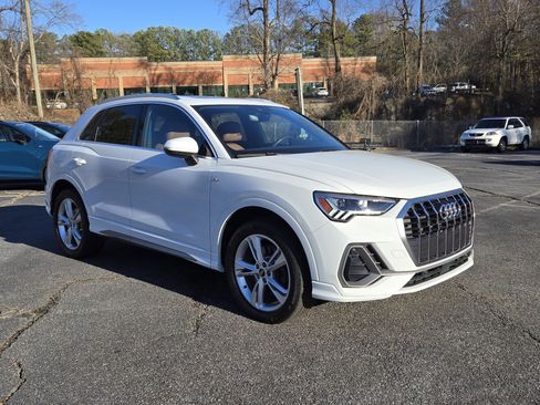 Used 2023 Audi Q3 2.0T Premium Plus w/ Premium Plus Package image 7