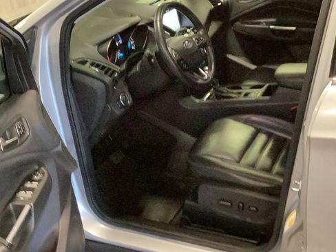 Used 2018 Ford Escape Titanium image 9