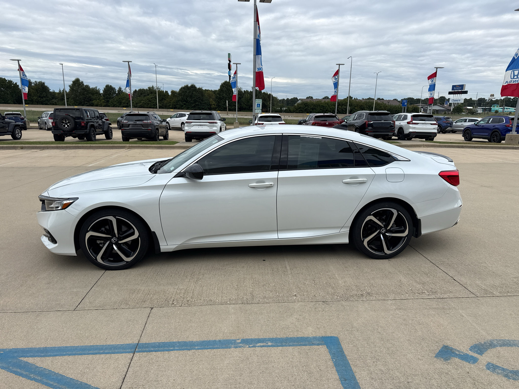 Used 2022 Honda Accord Sport image 8