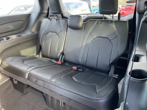 New 2026 Chrysler Pacifica Select image 8
