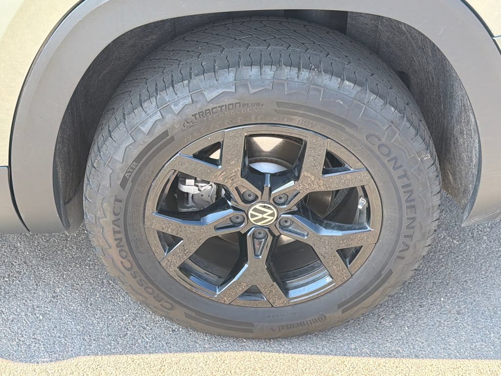 Used 2025 Volkswagen Atlas Peak Edition SE AWD/4WD image 19