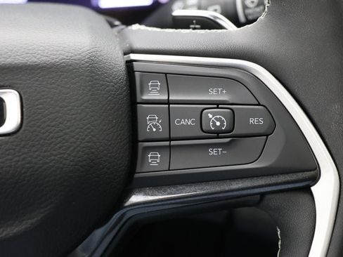 Used 2023 Jeep Grand Cherokee Altitude image 20