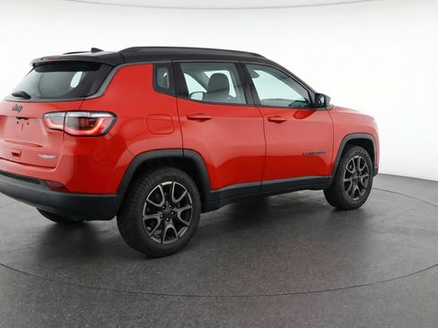Used 2025 Jeep Compass Trailhawk AWD/4WD image 9