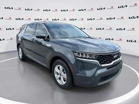 Used 2023 Kia Sorento LX image 1