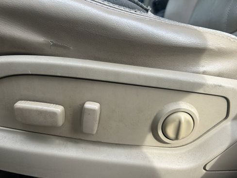 Used 2011 Buick Enclave CXL image 12