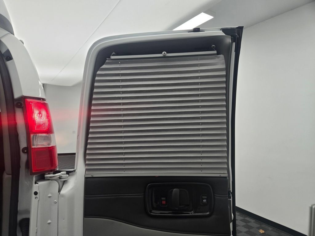 Used 2020 Chevrolet Express 2500 Extended RWD image 9