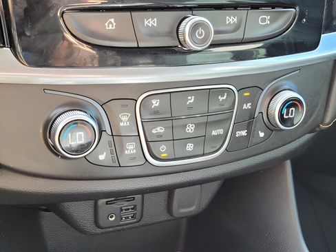 Used 2020 Chevrolet Traverse RS image 34