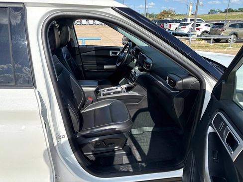 Used 2023 Ford Explorer XLT w/ Equipment Group 202A AWD/4WD image 14