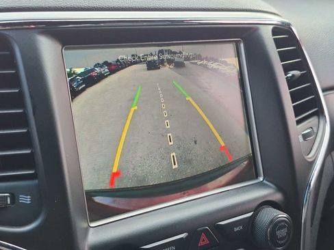 Used 2017 Jeep Grand Cherokee Altitude AWD/4WD image 28
