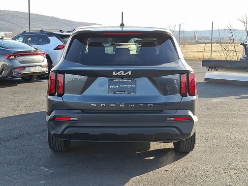 Used 2022 Kia Sorento LX image 4