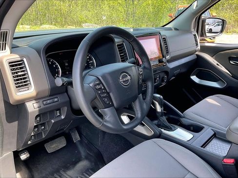Used 2024 Nissan Frontier SV w/ SV Convenience Package AWD/4WD image 8