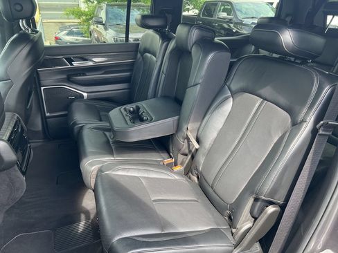 Used 2022 Jeep Wagoneer Series II AWD/4WD image 23