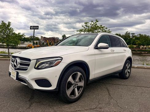 Used 2018 Mercedes-Benz GLC 300 4MATIC image 3