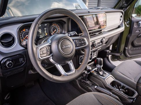 Used 2024 Jeep Wrangler Sahara image 13