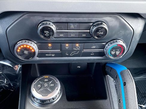 Certified 2022 Ford Bronco Black Diamond image 16