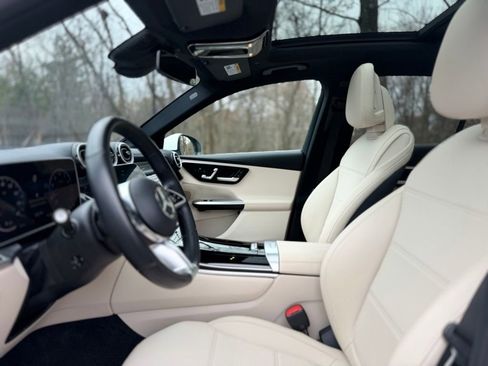 Used 2024 Mercedes-Benz GLC 300 4MATIC image 15