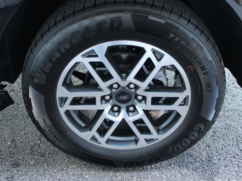 Used 2025 Ford Expedition Active image 11