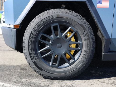 Used 2024 Tesla Cybertruck AWD Crew Cab image 9