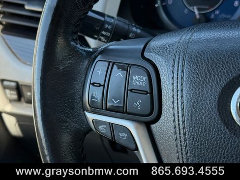 Used 2015 Toyota Sienna XLE w/ XLE Navigation Package FWD image 22