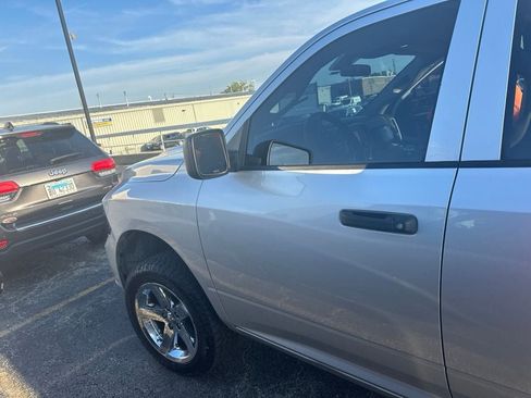 Used 2017 RAM 1500 Express AWD/4WD image 2