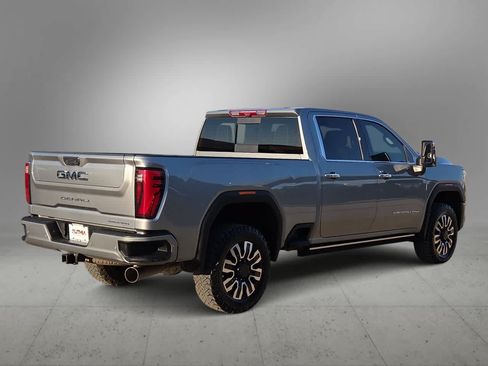 Used 2025 GMC Sierra 2500 Denali Ultimate w/ Max Trailering Package AWD/4WD image 8