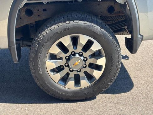 Used 2024 Chevrolet Silverado 2500 Custom w/ Custom Value Package image 7