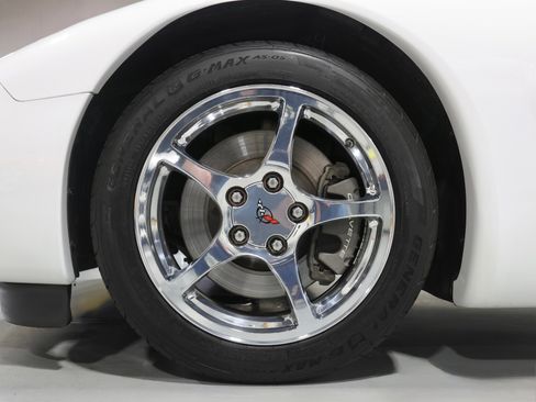Used 2004 Chevrolet Corvette Convertible w/ Preferred Equipment Group RWD image 99