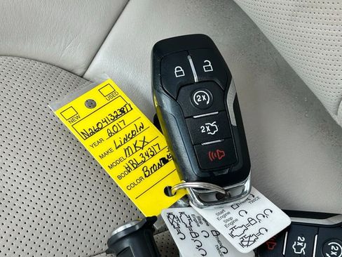 Used 2017 Lincoln MKX Reserve image 13