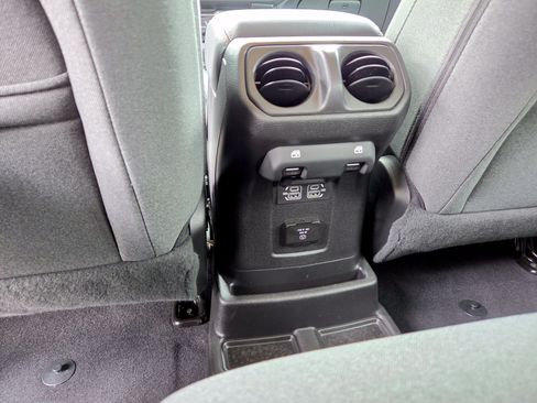 Used 2025 Jeep Wrangler Unlimited Sahara w/ Safety Group AWD/4WD image 33