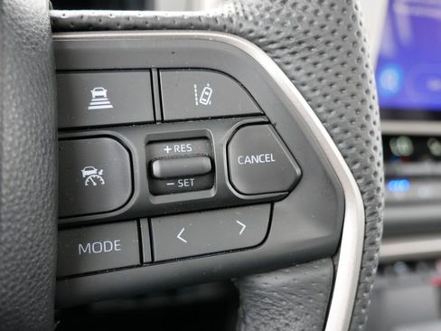 Used 2026 Toyota Tundra Limited AWD/4WD image 32