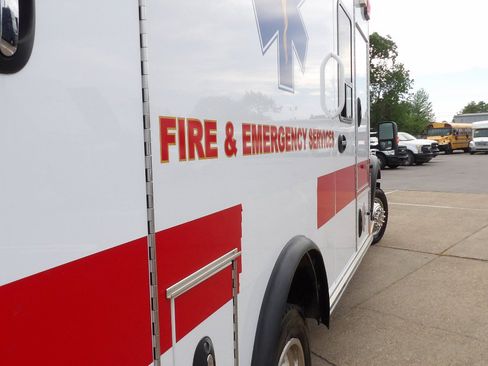 Used 2013 Ford F450 XLT w/ Ambulance Preparation Pkg RWD image 10