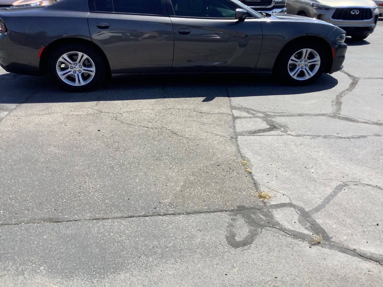 Used 2019 Dodge Charger SXT w/ Travel & Safety Group RWD image 11