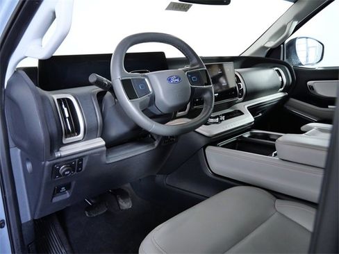 Certified 2025 Ford Expedition Active image 17