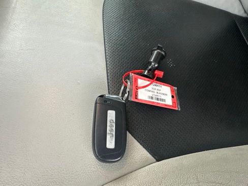Used 2020 Jeep Compass Limited FWD image 27