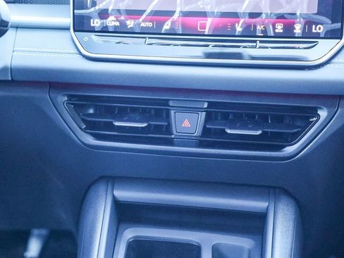 New 2025 Volkswagen Tiguan SE image 22