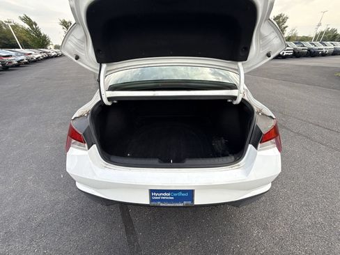 Used 2021 Hyundai Elantra SE FWD image 23