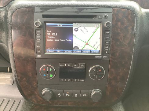 Used 2013 GMC Sierra 2500 Denali w/ Snow Plow Prep Package image 17