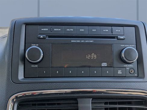 Used 2016 Dodge Grand Caravan American Value Package image 19