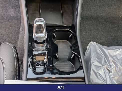 New 2026 Volvo XC40 B5 Plus w/ Climate Package AWD/4WD image 18