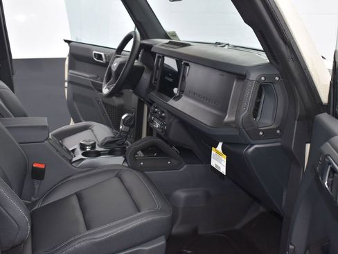 New 2025 Ford Bronco Badlands image 18
