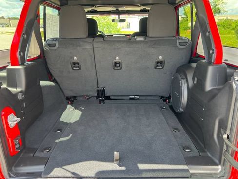 Used 2022 Jeep Wrangler Unlimited Rubicon w/ Cold Weather Group AWD/4WD image 10
